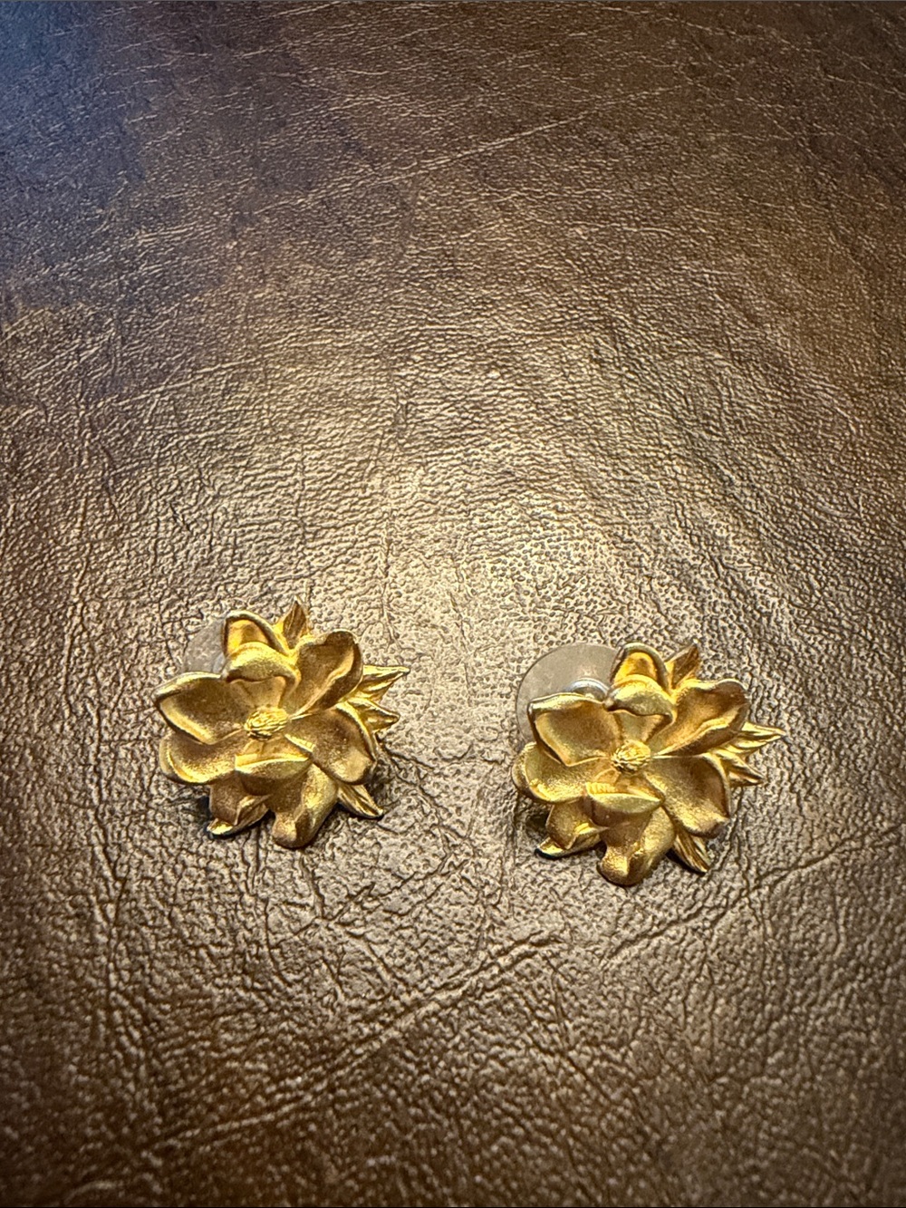 Susan Shaw Gold Floral Stud Earrings for Pierced Ears- Elegant Flower Design
